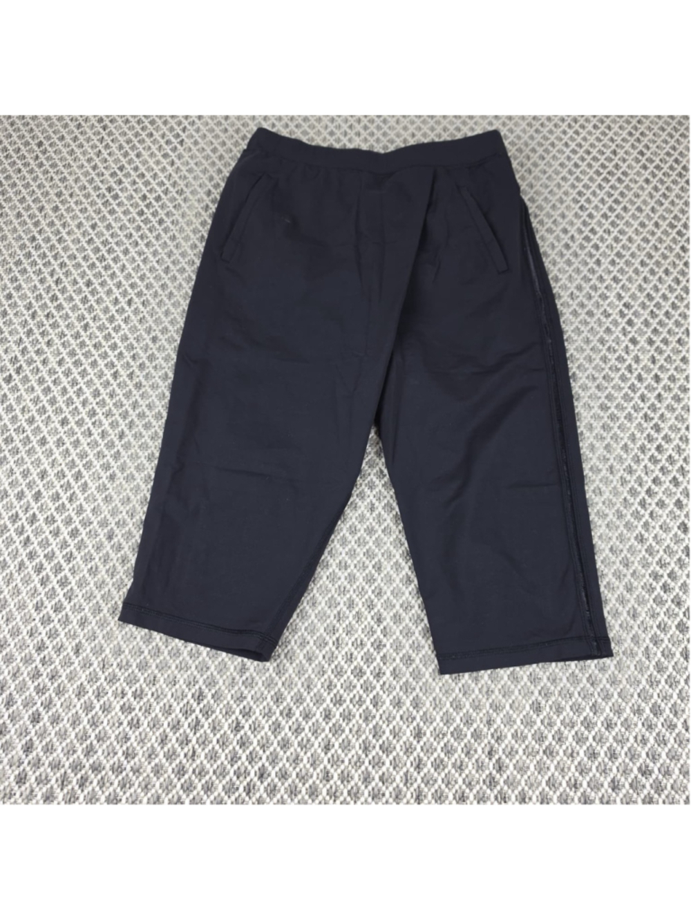 Lululemon Black Cropped Wide Leg Athletic Pants Women’s Size 4 Zip Side